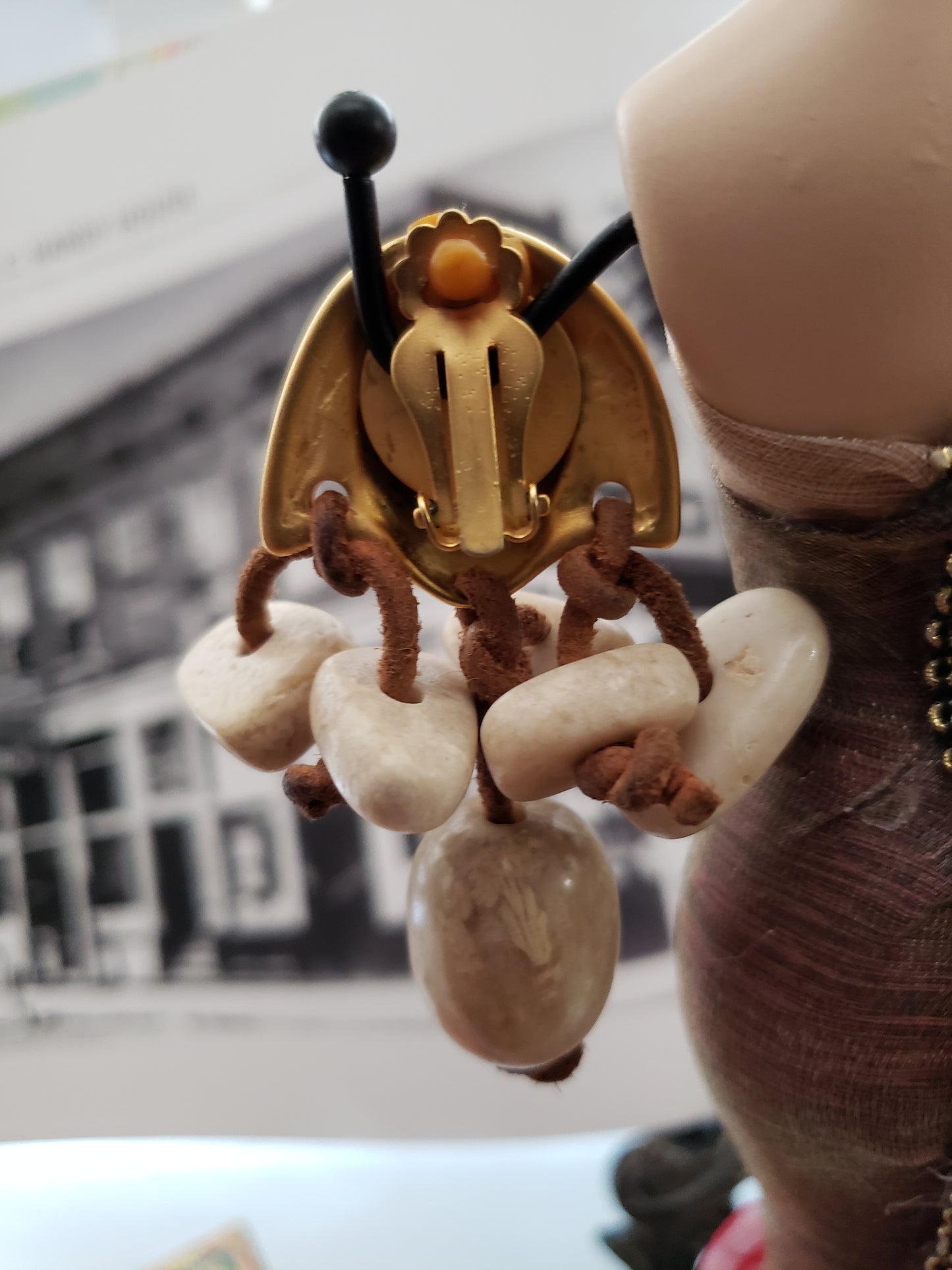 Gold Earrings with Beige Stones - Clip