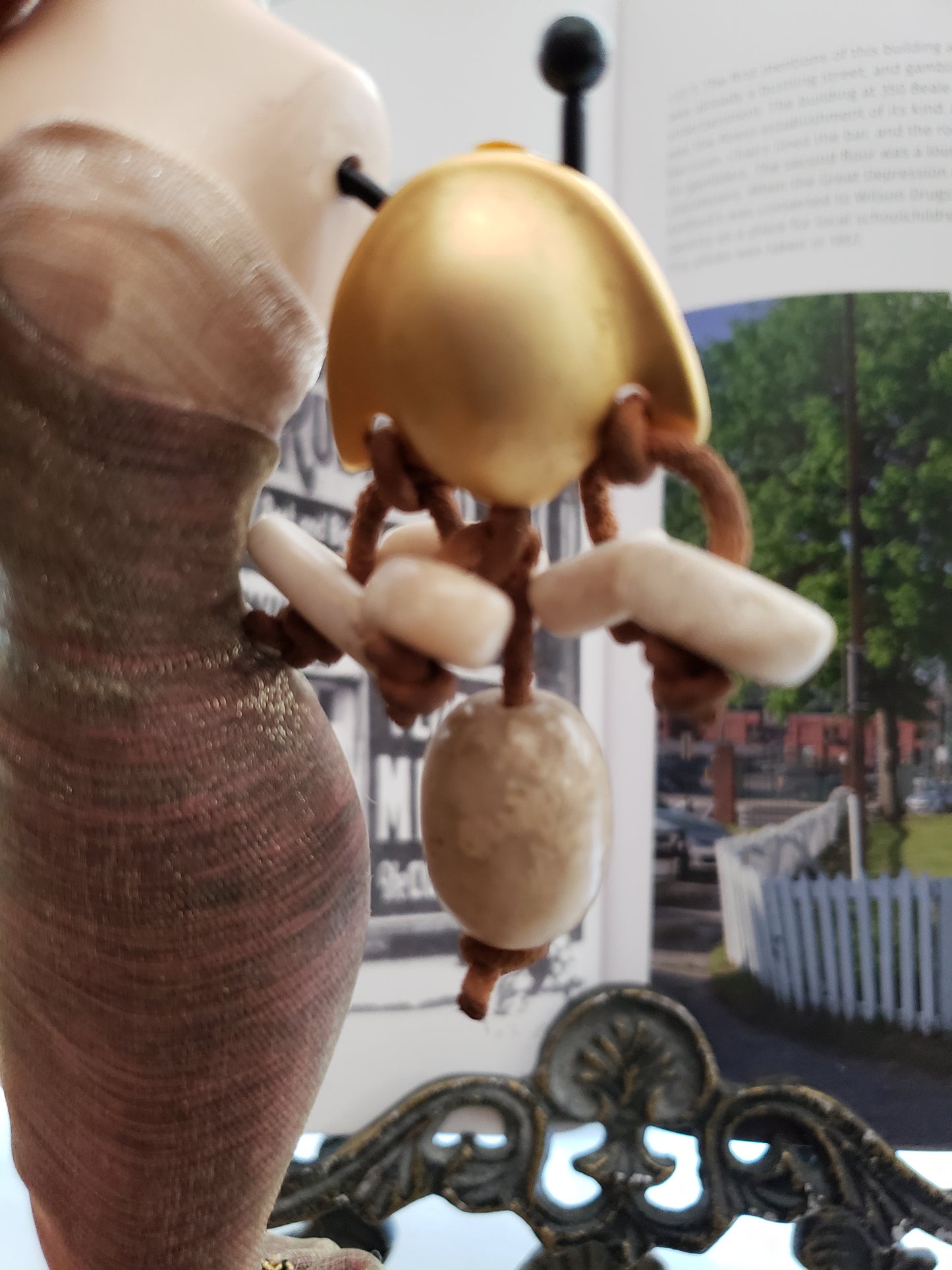 Gold Earrings with Beige Stones - Clip