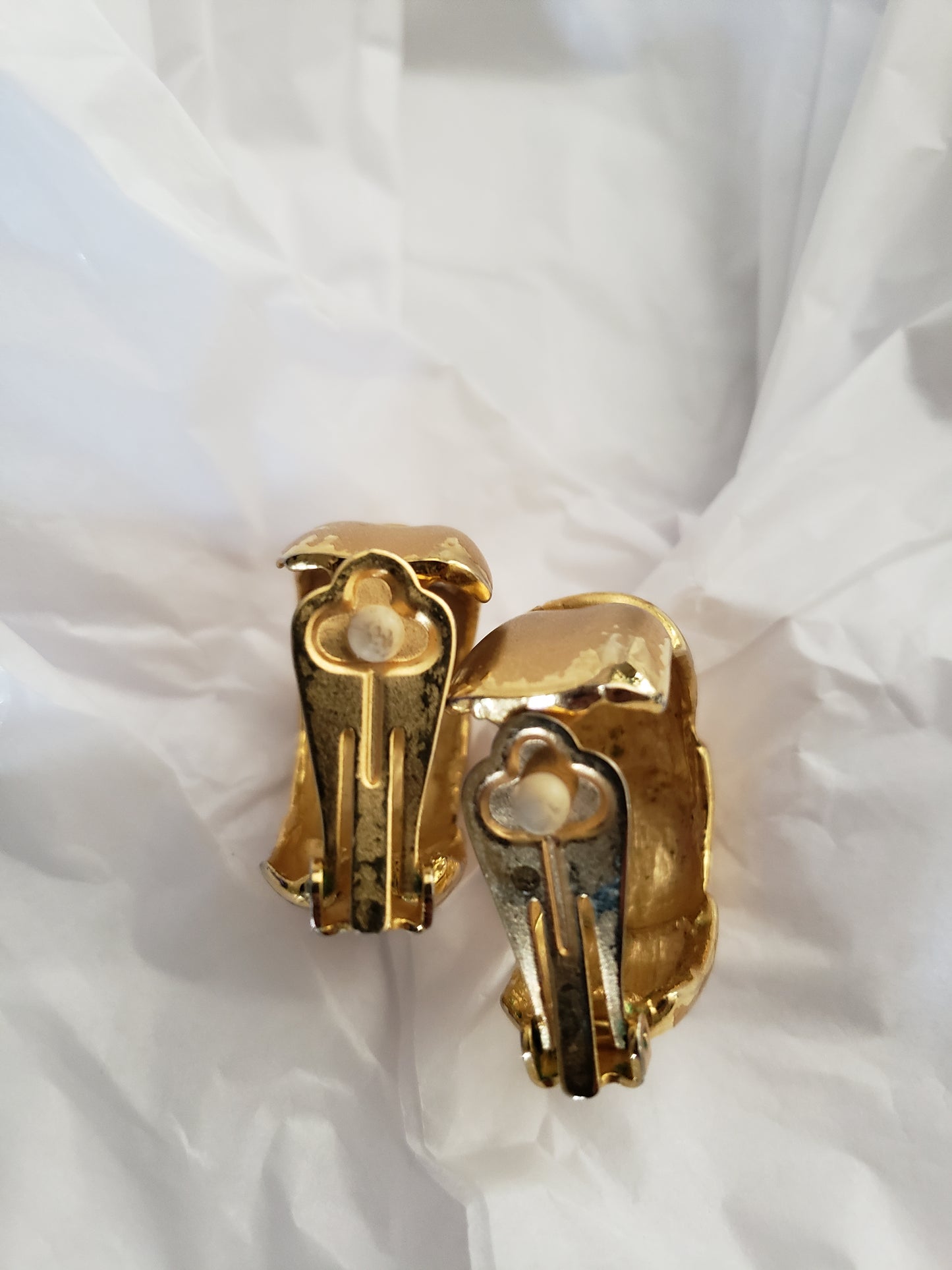 Gold Scalloped Earrings - Clip