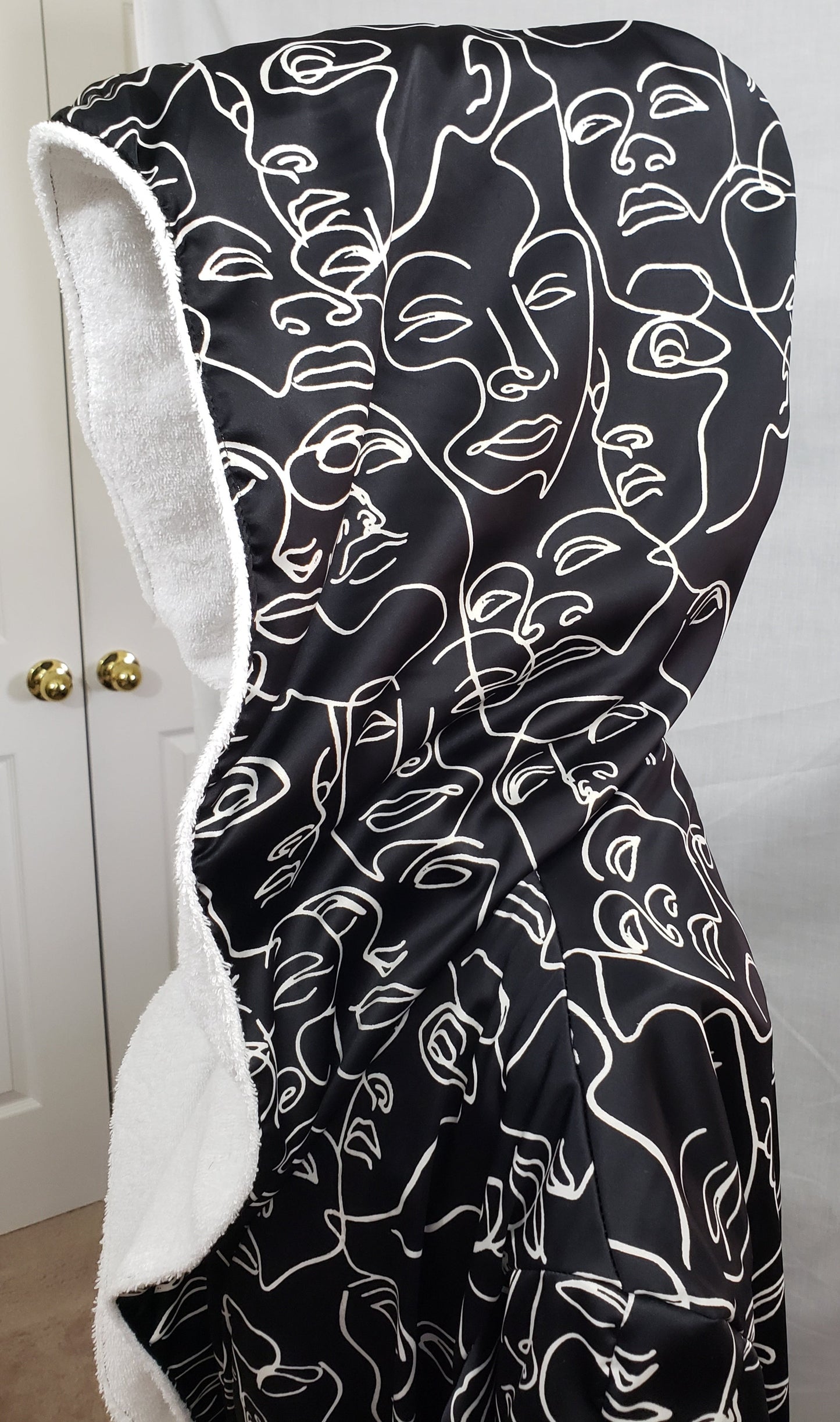JMONIQUE BOUTIQUE Comfort Keeper Robe - Silky Print Black & White Abstract Revival Faces - New
