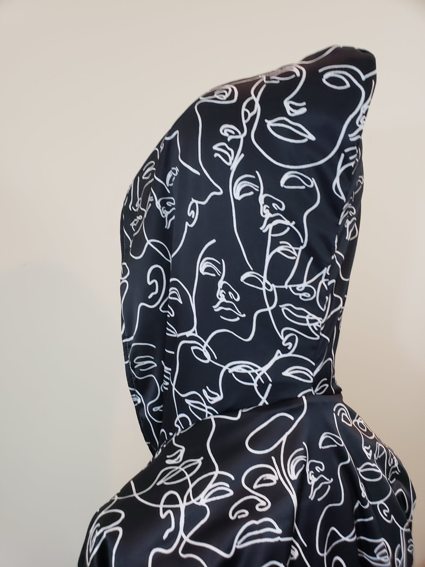 JMONIQUE BOUTIQUE Comfort Keeper Robe - Silky Print Black & White Abstract Revival Faces - New